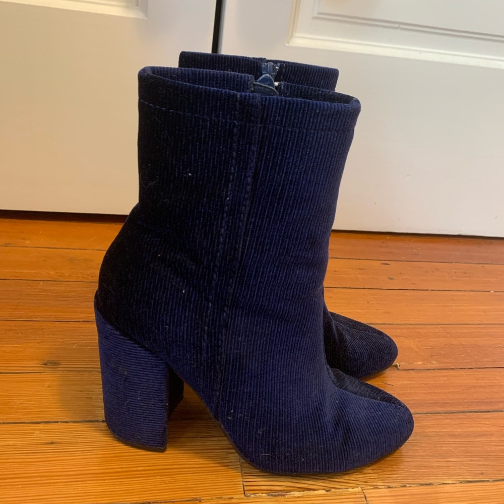 Blue velvet ribbed boot